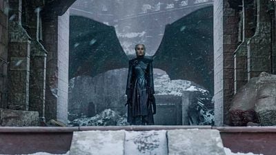 "Es poco probable que vuelva a verme montada en un dragón": Emilia Clarke pasa de la fantasía tras 'Juego de Tronos' noticias imagen