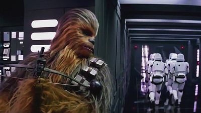 Star Wars: El despertar de la fuerza' pudo cambiar la imagen de Chewbacca: afortunadamente, la escena fue eliminada a tiempo (aunque podemos verla) noticias imagen