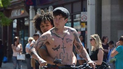 "Un conmovedor vuelo de esperanza y empoderamiento": llega a los cines 'Bird', la nueva película de Andrea Arnold noticias imagen