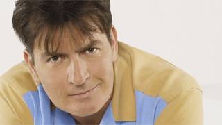 Charlie Sheen llama "estúpido", "payaso" y "gusano" al creador de 'Dos hombres y medio' noticias imagen