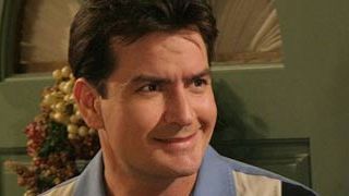 'Dos hombres y medio' se carga al personaje de Charlie Sheen en un accidente de tráfico noticias imagen