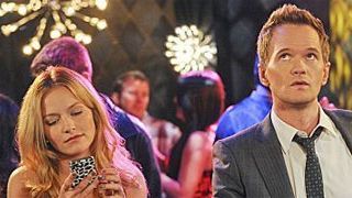 'Cómo conocí a vuestra madre': primer vídeo de Barney con su novia en 'The Drunk Train' (7x16) noticias imagen