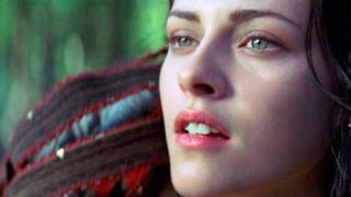 'Blancanieves y la leyenda del cazador': Charlize Theron pide a Chris Hemsworth que asesine a Kristen Stewart en el nuevo spot noticias imagen