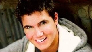 'Pretty Little Liars' ficha al joven actor Robbie Amell para interpretar al hermano mayor de Noel noticias imagen