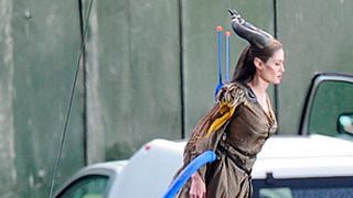 'Maleficent': nuevas imágenes de Angelina Jolie volando en el set de rodaje