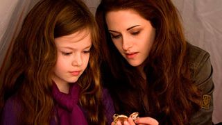 'Amanecer 2': nueva imagen de Bella Cullen (Kristen Stewart) y Renesmee (Mackenzie Foy)