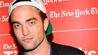 'Cosmopolis': Robert Pattinson posa... ¡¡con la bragueta bajada!!