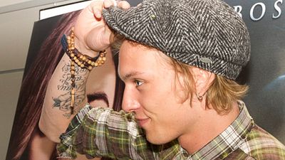 ¡EXCLUSIVA 'Cazadores de sombras'!: ¡Visita de Jamie Campbell Bower a Barcelona!