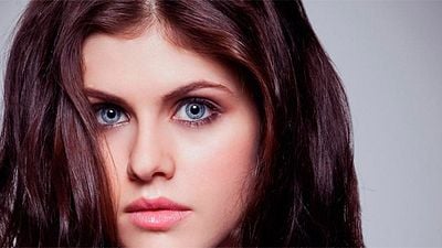 Alexandra Daddario habla sobre interpretar a Wonder Woman