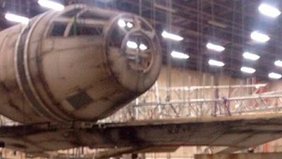 'Star Wars VII': ¡Nuevas fotos de un Halcón Milenario en construcción! noticias imagen