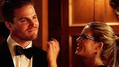 'Arrow': Oliver y Felicity se besan en la nueva promo de la tercera temporada noticias imagen