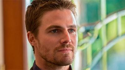 Stephen Amell se deja bigote por una buena causa noticias imagen