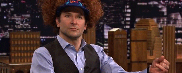 Bradley Cooper arrasa en YouTube con una demostración de 'air guitar'