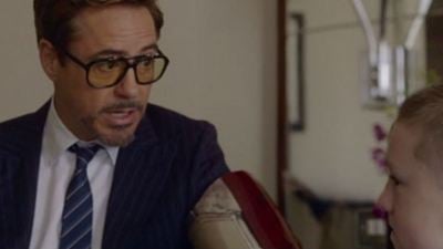 Robert Downey Jr. regala a un niño un brazo biónico de Iron Man