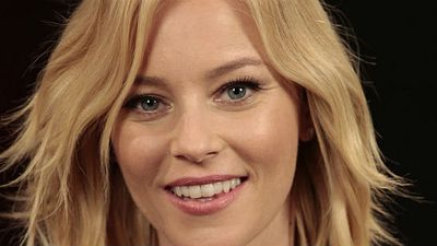 Elizabeth Banks, en negociaciones para dirigir la adaptación cinematográfica de ‘Red Queen’ 