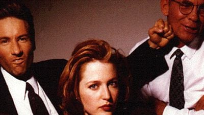'Expediente X': Nueva imagen del rodaje con Mulder, Scully, Skinner y un curioso 'photobomb' noticias imagen
