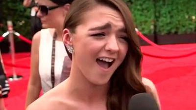 Emmys 2015: Maisie Williams dice que la comentada entrevista a Kit Harington es inventada noticias imagen