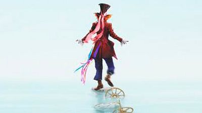 'Alicia a través del espejo': Mia Wasikowska vuela por los aires en el primer 'teaser' noticias imagen