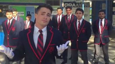 Colton Haynes se disfraza del personaje de Grant Gustin en 'Glee' para felicitarle por su cumpleaños