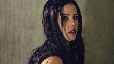 'Arrow': vuelve la joven Felicity gótica en esta promo de la cuarta temporada noticias imagen