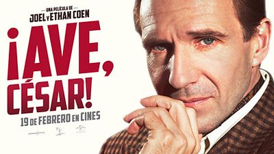 '¡Ave, César!': Póster EXCLUSIVO con Ralph Fiennes como Laurence Laurentz