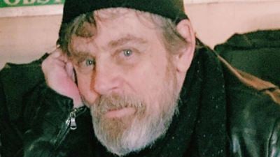 'Star Wars: Episodio VIII': Mark Hamill publica una nueva foto con una "exótica criatura" desde el set de rodaje