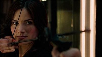 'Training Day' ficha a la actriz de 'Arrow' Katrina Law noticias imagen