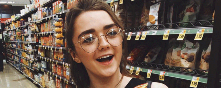 'Juego de Tronos': Maisie Williams disfruta de la 'premiere' sorprendiendo a unos fans noticias imagen