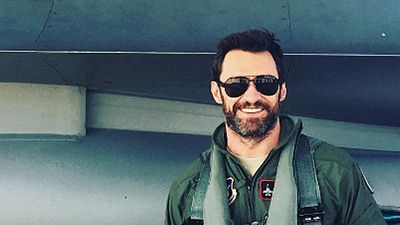 Hugh Jackman celebra el 30 aniversario de 'Top Gun' de forma peculiar