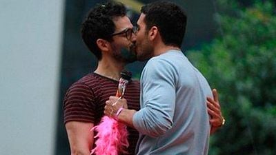 'Sense8': El reparto se divierte rodando la segunda temporada en el desfile del Orgullo Gay de Brasil noticias imagen