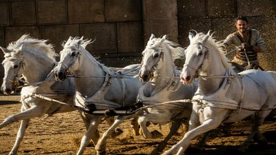 'Ben-Hur': Velocidad y muerte en el nuevo adelanto sobre la famosa carrera de cuadrigas del 'reboot'