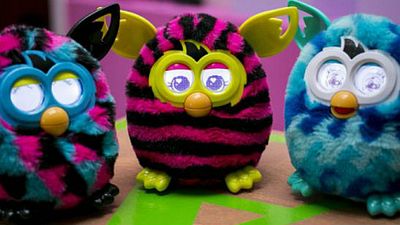 Furby tendrá una película híbrida de animación y acción real   noticias imagen