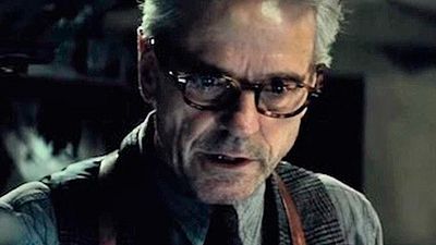 'Batman v Superman': ¿En quién se inspiró Jeremy Irons para hacer de Alfred Pennyworth? 