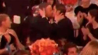 Globos de Oro 2017: Mira el beso entre Ryan Reynolds y Andrew Garfield en la gala