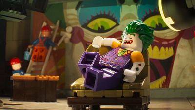 'Batman: La Lego Película': Bruce Wayne, El Joker y Alfred se sinceran en este divertido reportaje noticias imagen