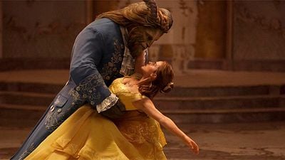 'La Bella y la Bestia': Un fan de Disney le pide matrimonio a su novia... ¡haciéndole el vestido de Bella! noticias imagen