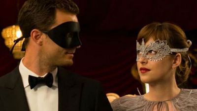 '50 sombras más oscuras': Siguen apareciendo hortalizas en los cines... ¡Ahora dos pepinos! noticias imagen