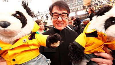 Oscar 2017: ¿Por qué Jackie Chan llevó dos peluches de oso panda a la gala? noticias imagen