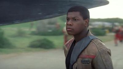 'Star Wars: Los últimos Jedi': John Boyega muestra el nuevo arma de Finn en la película