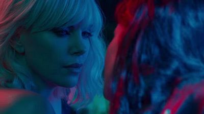 'Atómica': Charlize Theron desenmascara a Sofia Boutella en el nuevo 'clip' de la película noticias imagen