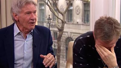 'Blade Runner 2049': Harrison Ford y Ryan Gosling no pueden evitar tener un ataque de risa en esta entrevista que se ha hecho viral