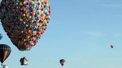 'Up': Un joven consigue elevarse a más de dos kilómetros de altitud usando 100 globos de helio noticias imagen