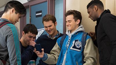 'Por trece razones': Orden de alejamiento para uno de sus actores tras ser acusado de maltrato  noticias imagen