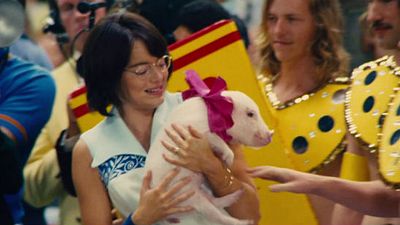 'La batalla de los sexos': Steve Carrell y Emma Stone intercambian regalos en este adelanto en EXCLUSIVA noticias imagen