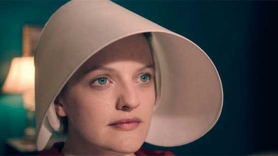Globos de Oro 2018: Elisabeth Moss dedica su premio por 'The Handmaid’s Tale' a Margaret Atwood, la autora de 'El cuento de la criada' noticias imagen
