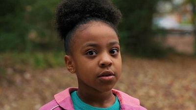 'Stranger Things' hace a la hermana de Lucas, Erica, personaje regular en la tercera temporada y ficha a Maya Thurman Hawke noticias imagen