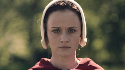'The Handmaid's Tale': El personaje de Bradley Whitford será un problema para Emily  noticias imagen