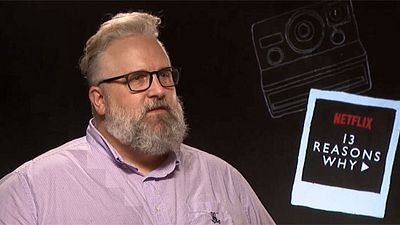 Brian Yorkey, creador de 'Por trece razones': "Uno de los temas centrales en la segunda temporada es la recuperación de Jessica de su violación" noticias imagen