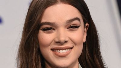 Hailee Steinfeld dará vida a la poetisa Emily Dickinson en la nueva comedia de Apple noticias imagen