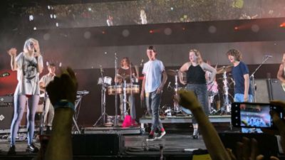 'Stranger Things': Paramore saca al escenario a Gaten Matarazzo durante su concierto